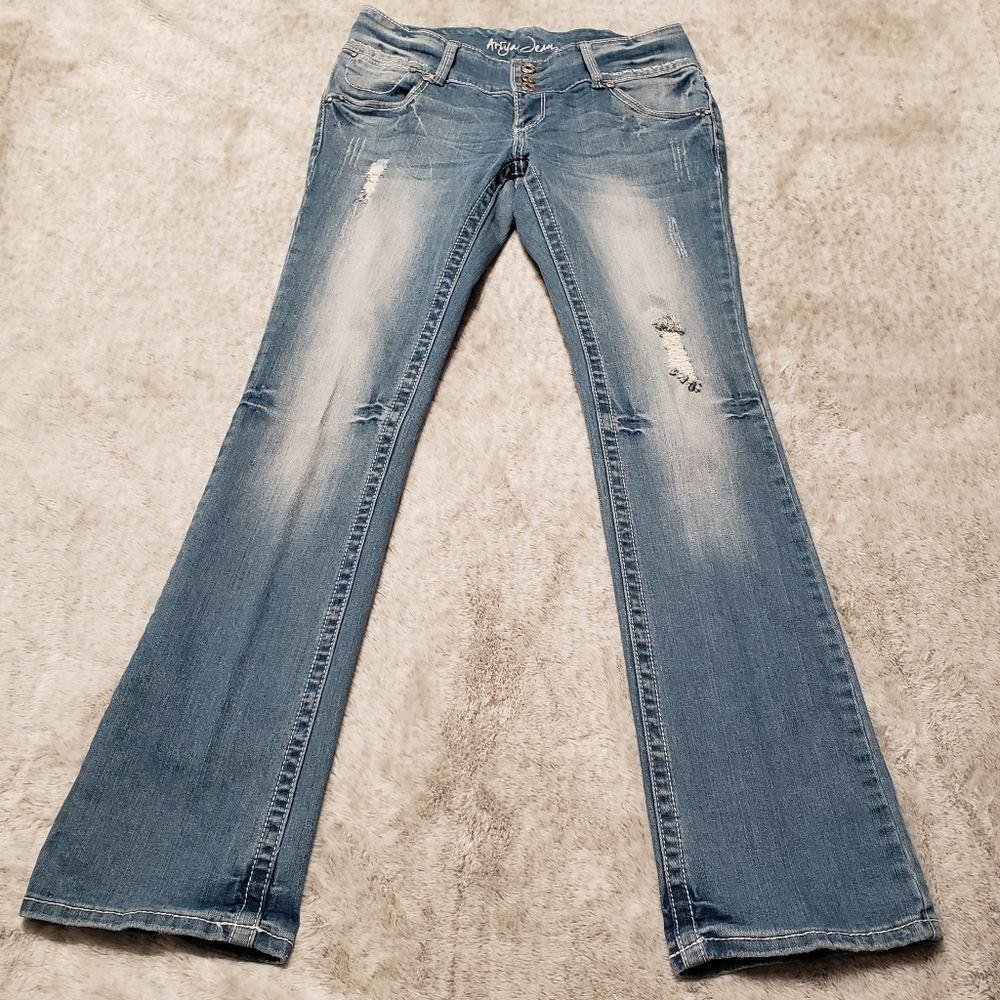 Lowrise distressed, ripped jeans